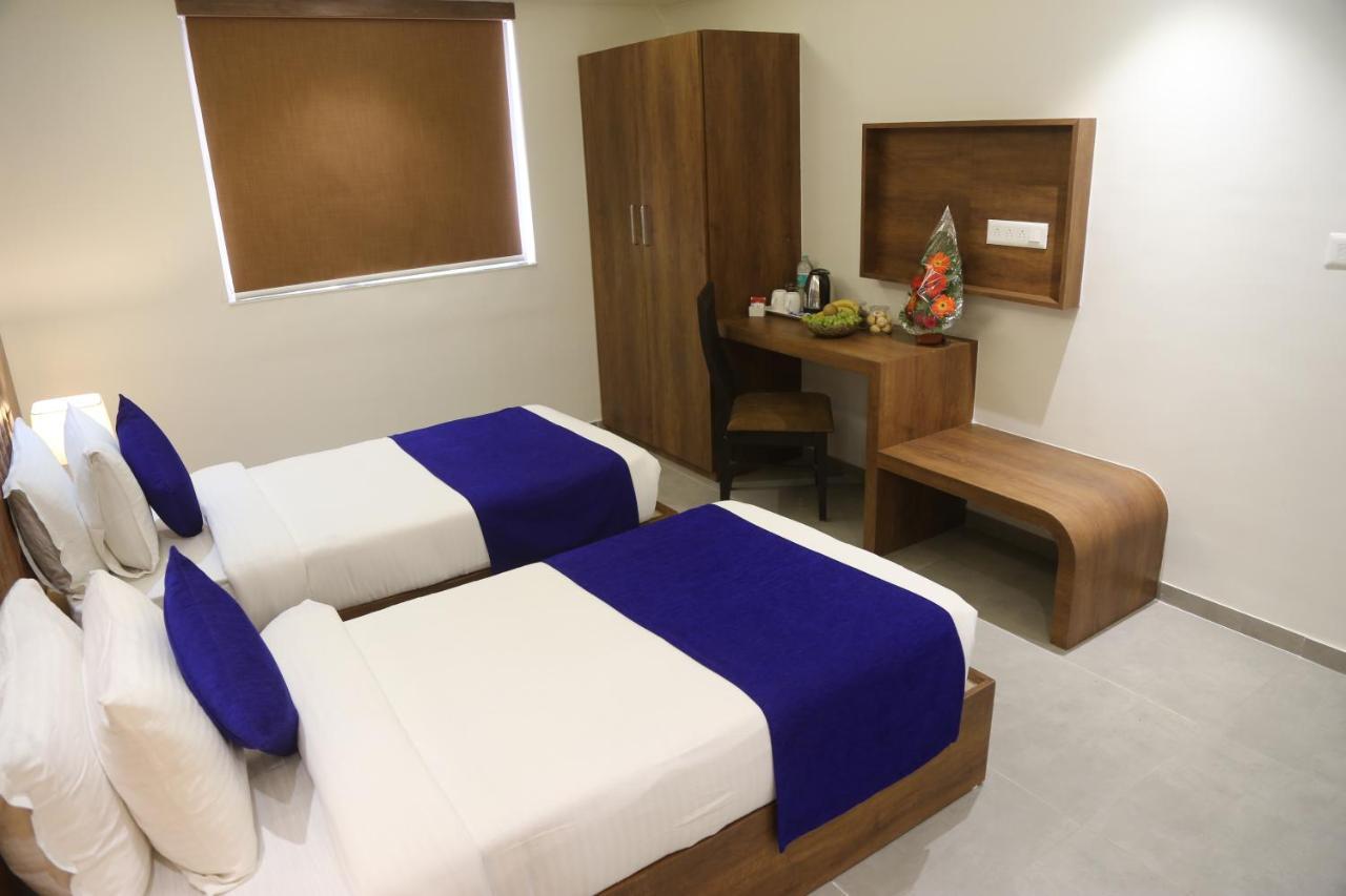 Hotel Nova Pride Radźkot Zewnętrze zdjęcie