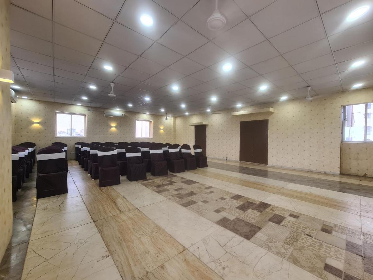 Hotel Nova Pride Radźkot Zewnętrze zdjęcie