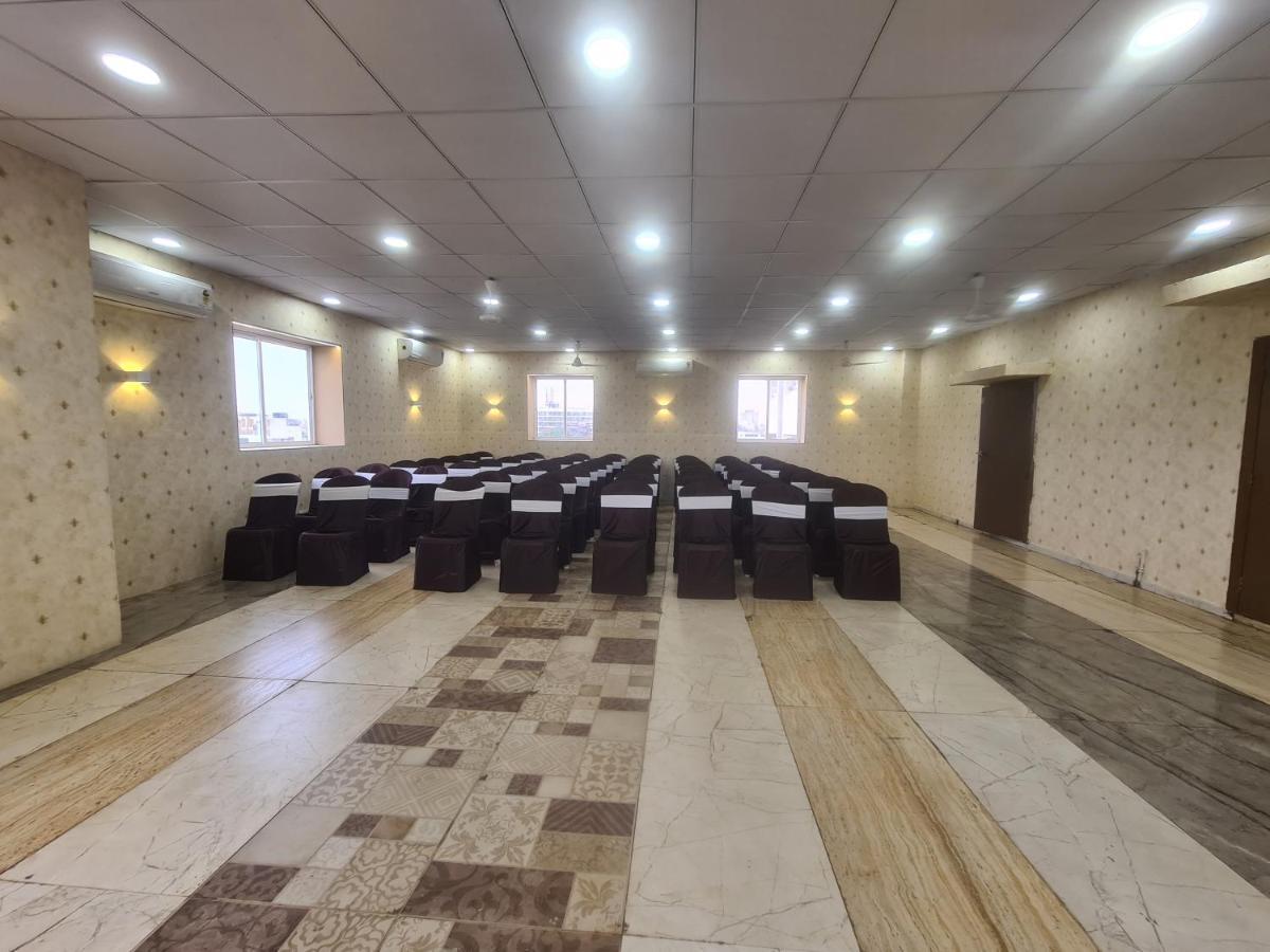 Hotel Nova Pride Radźkot Zewnętrze zdjęcie
