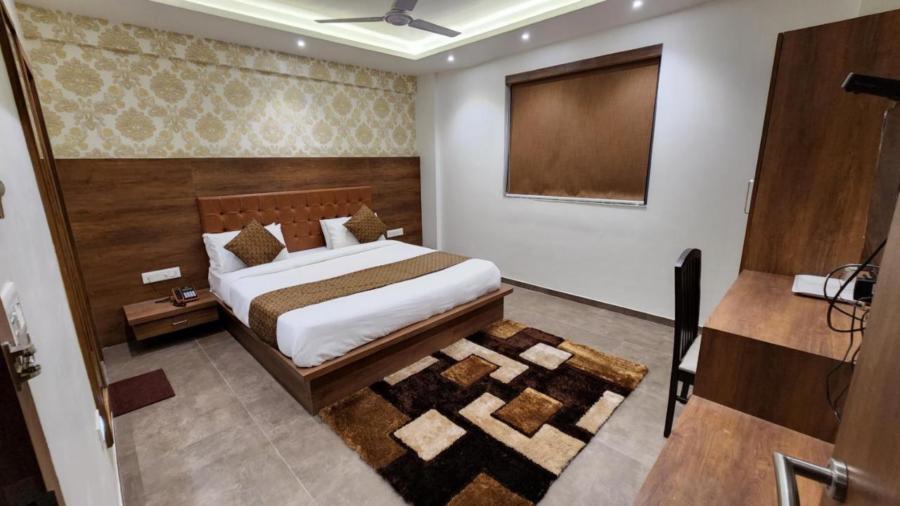 Hotel Nova Pride Radźkot Zewnętrze zdjęcie
