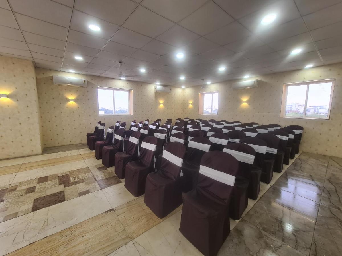 Hotel Nova Pride Radźkot Zewnętrze zdjęcie