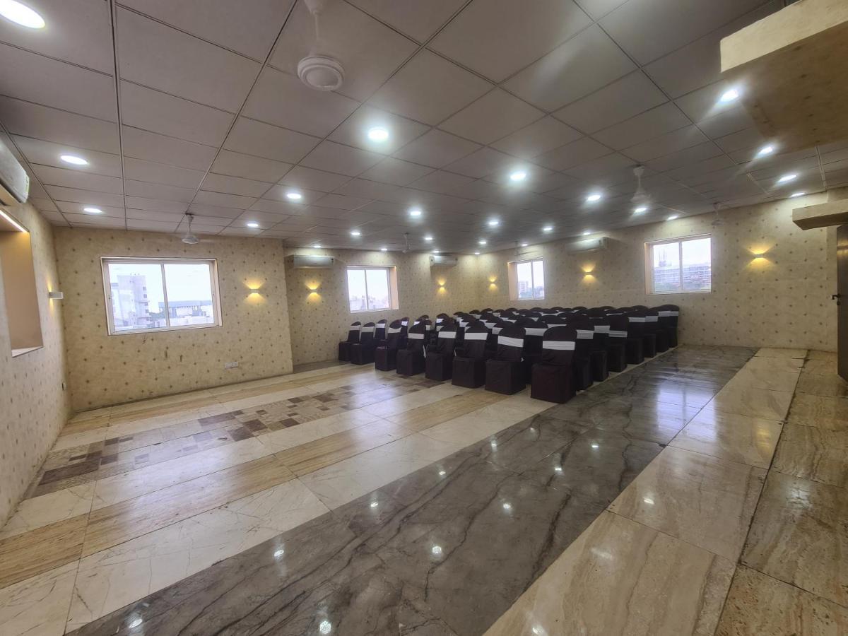 Hotel Nova Pride Radźkot Zewnętrze zdjęcie