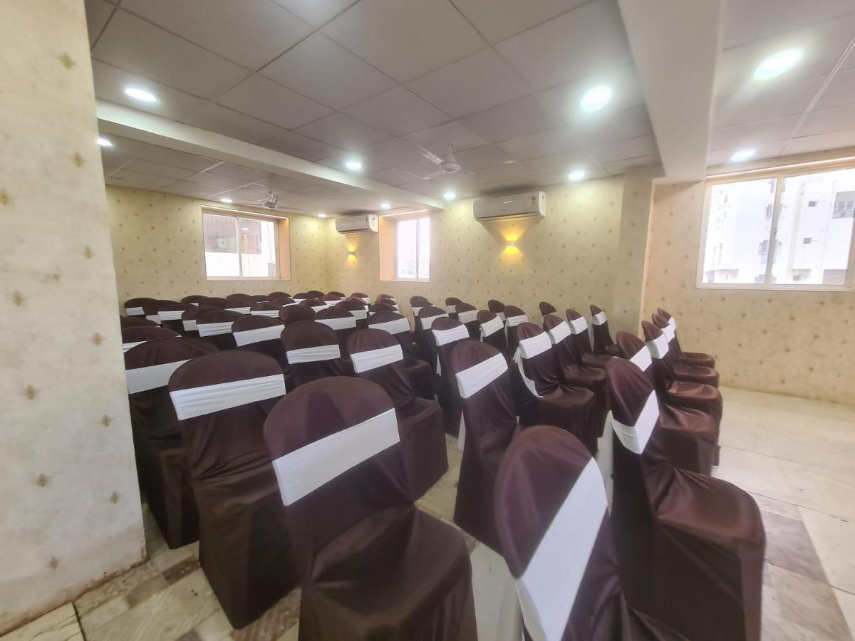 Hotel Nova Pride Radźkot Zewnętrze zdjęcie