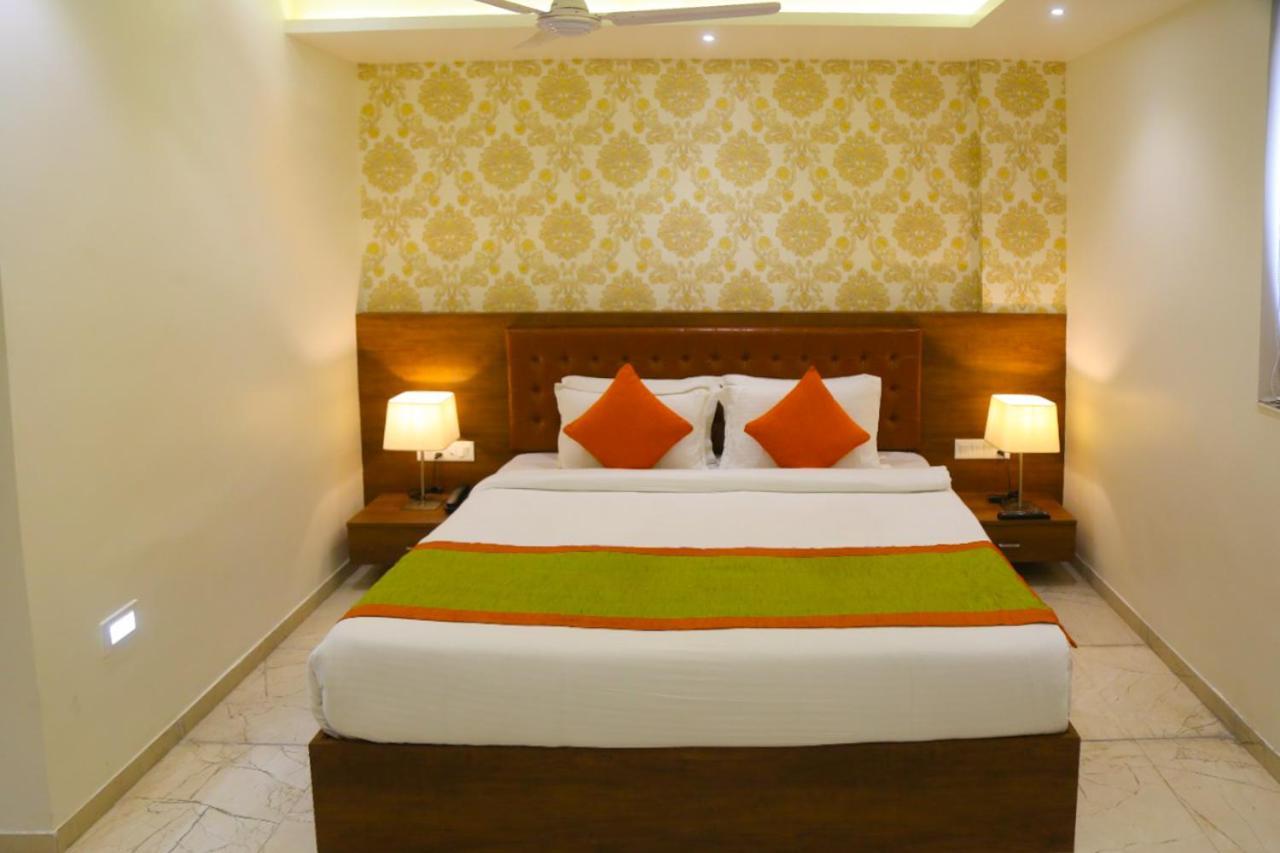 Hotel Nova Pride Radźkot Zewnętrze zdjęcie