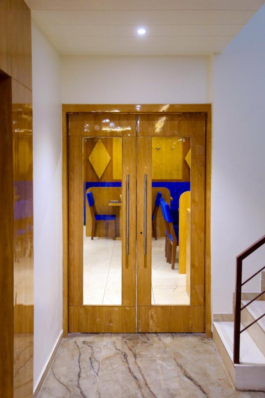 Hotel Nova Pride Radźkot Zewnętrze zdjęcie