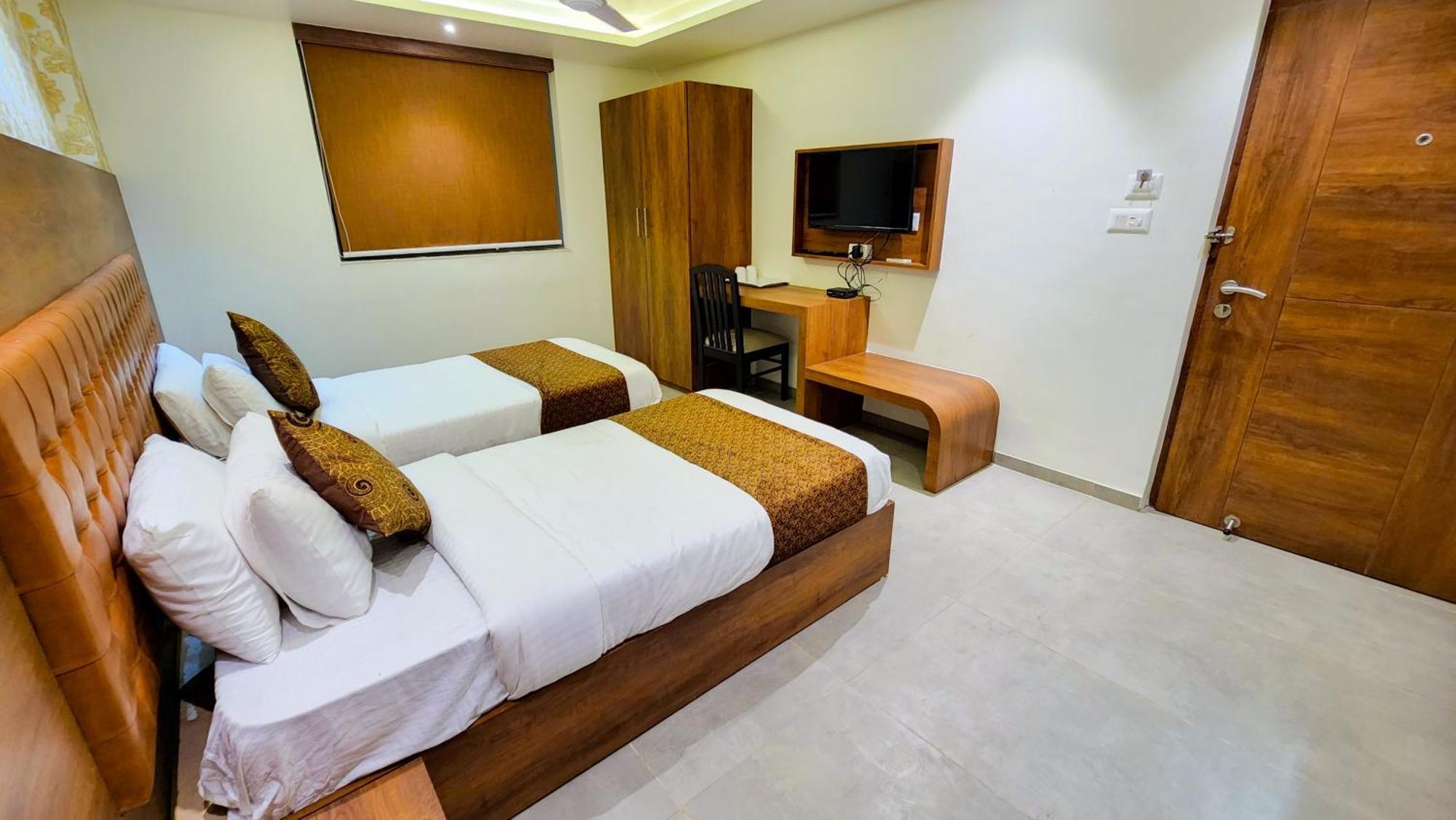 Hotel Nova Pride Radźkot Zewnętrze zdjęcie