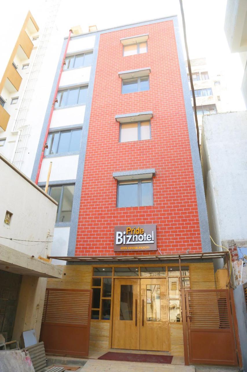 Hotel Nova Pride Radźkot Zewnętrze zdjęcie