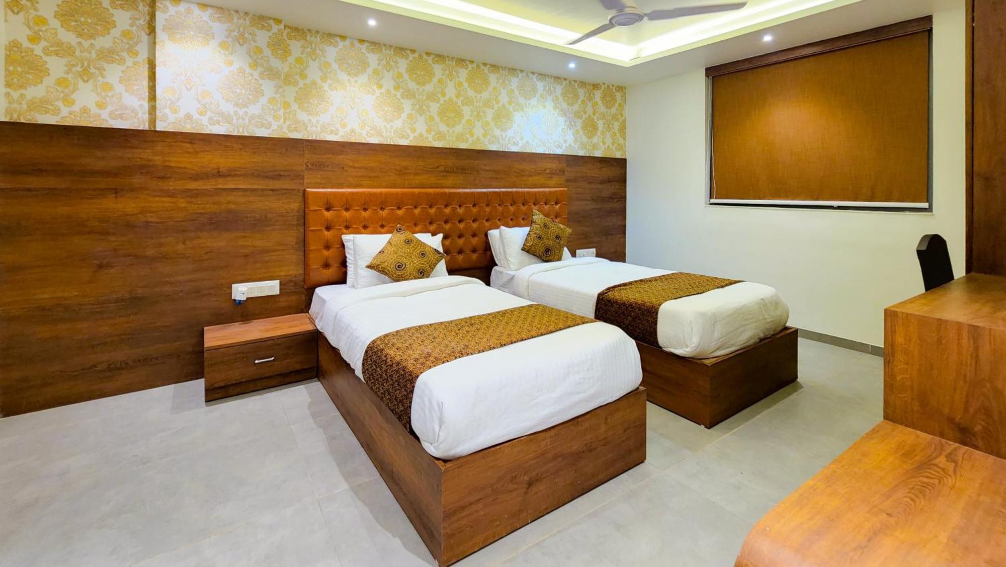 Hotel Nova Pride Radźkot Zewnętrze zdjęcie