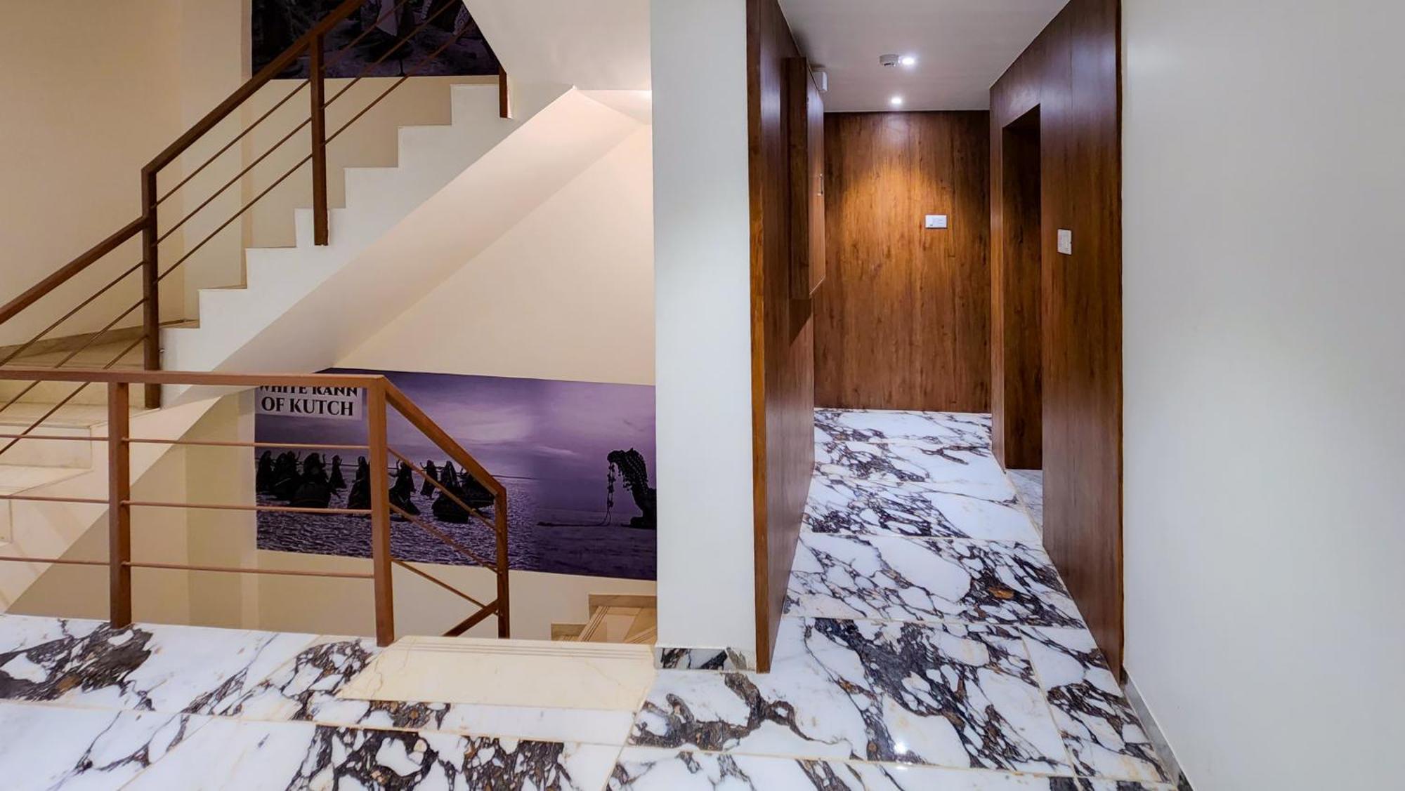 Hotel Nova Pride Radźkot Zewnętrze zdjęcie