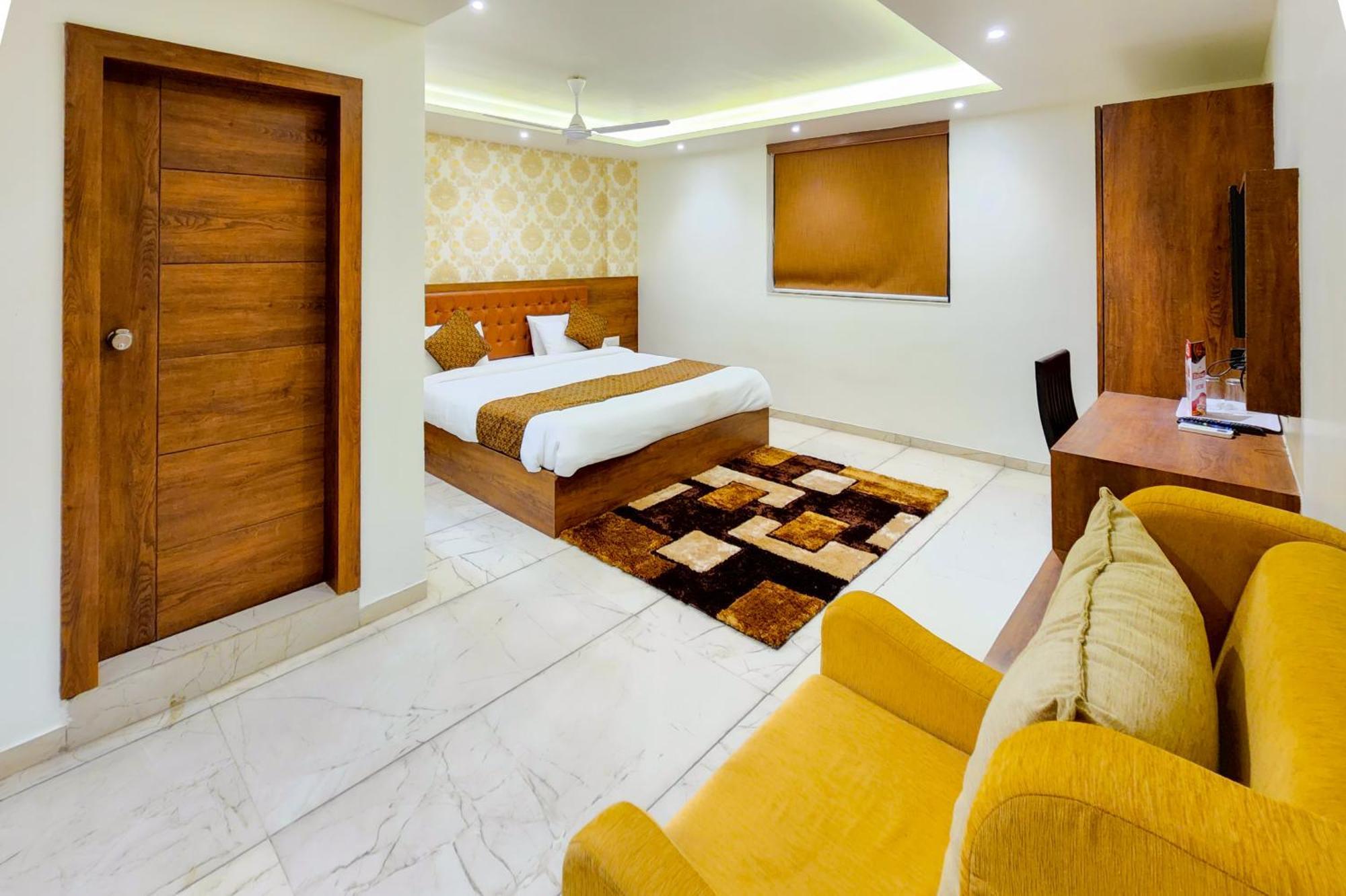 Hotel Nova Pride Radźkot Zewnętrze zdjęcie