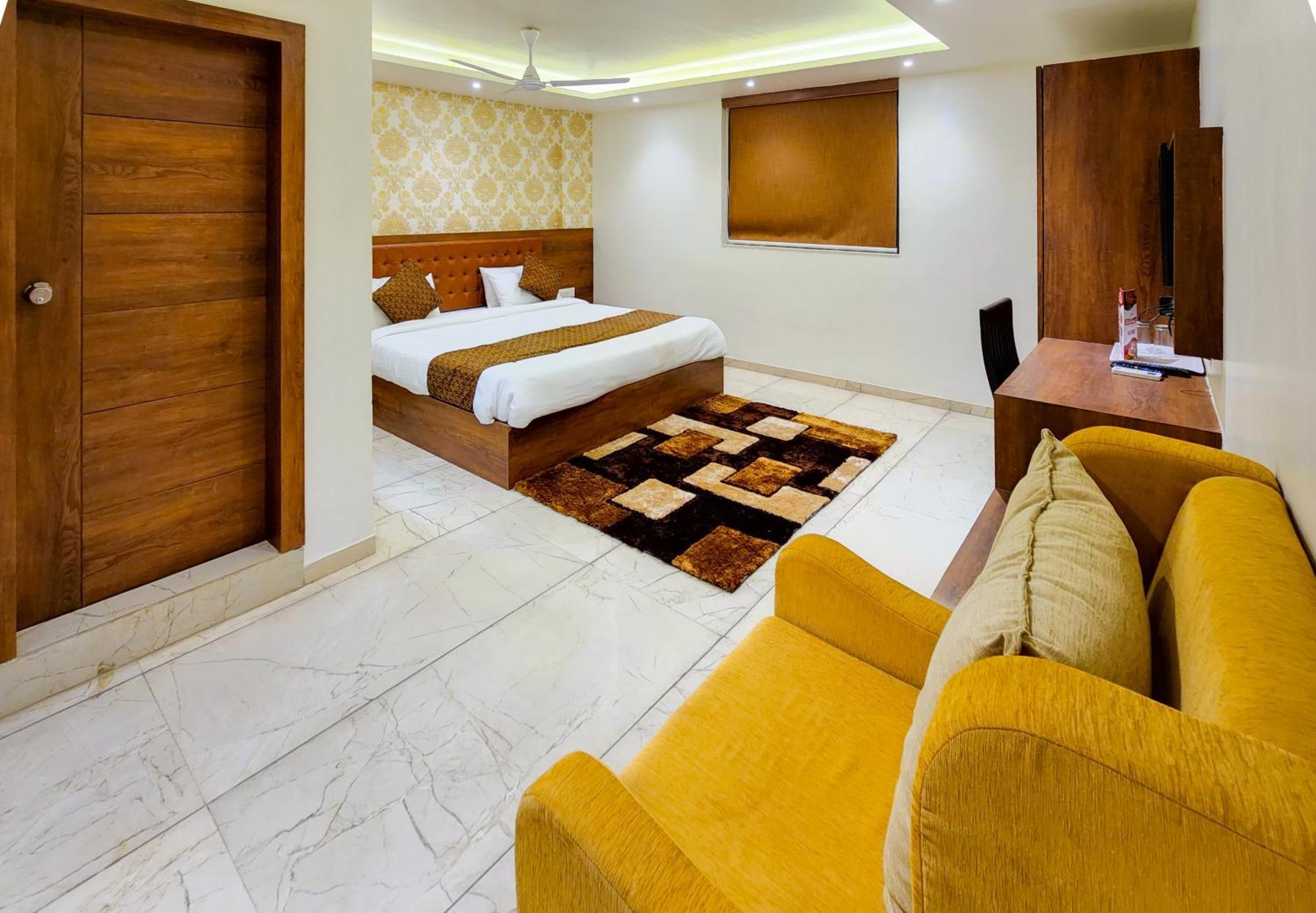 Hotel Nova Pride Radźkot Zewnętrze zdjęcie
