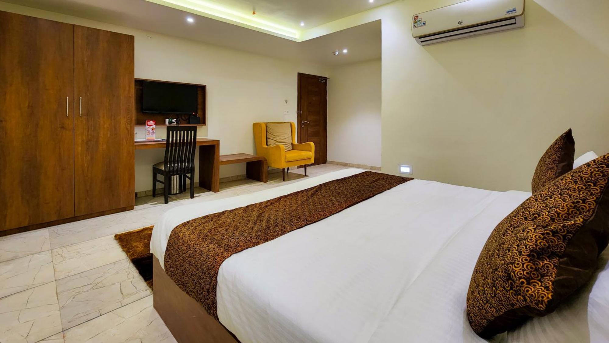 Hotel Nova Pride Radźkot Zewnętrze zdjęcie